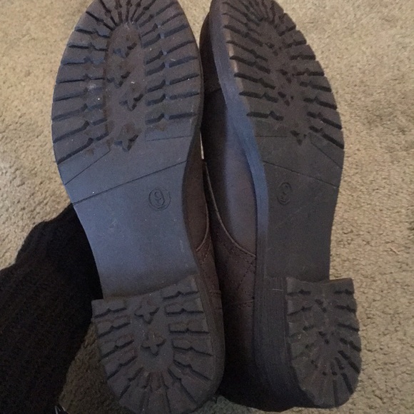 Brown textured mid calf, tie-up boots - Picture 2 of 5